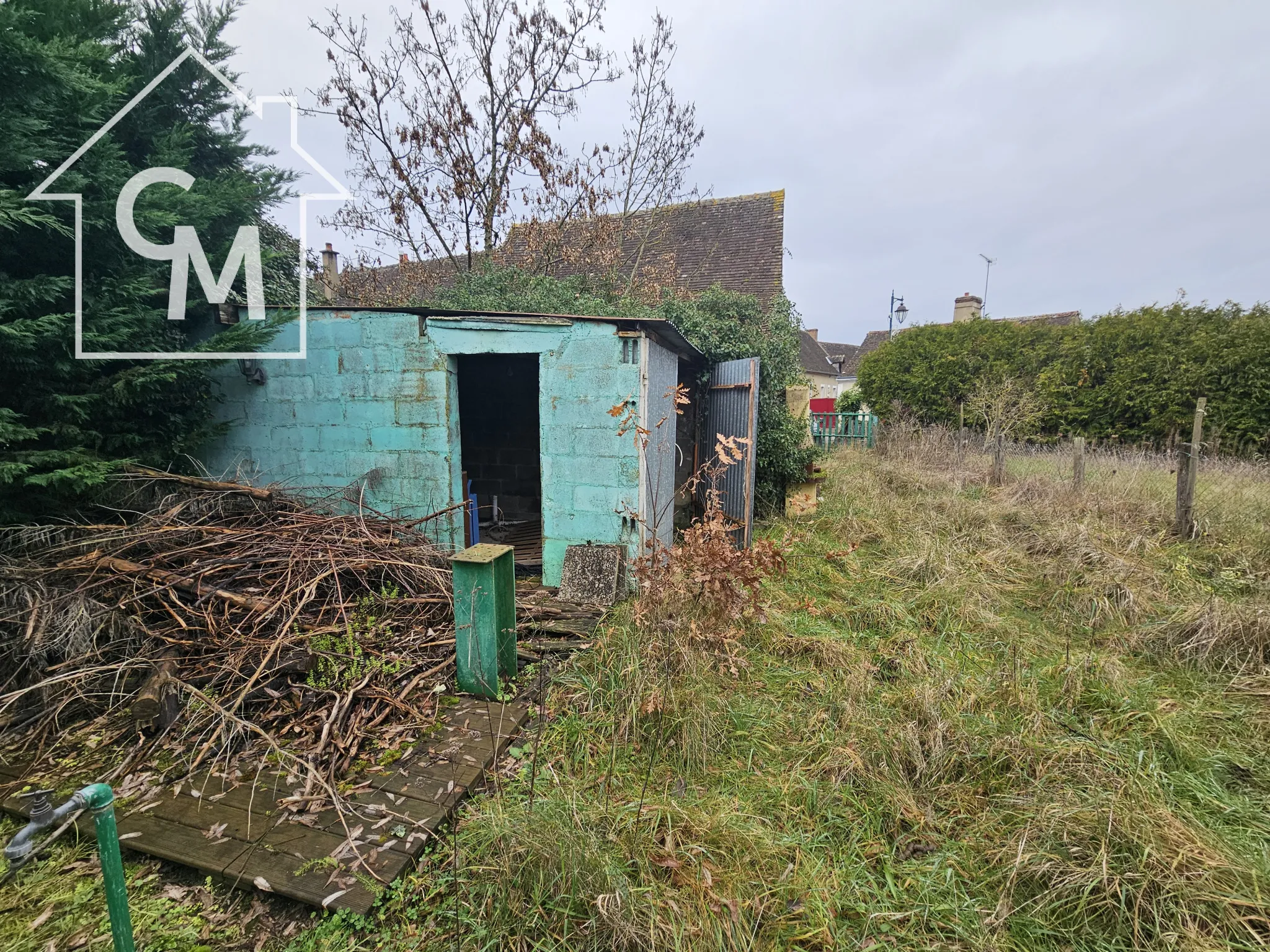 Maison de ville 78 m2 avec jardin et dépendances à Torce en vallée 