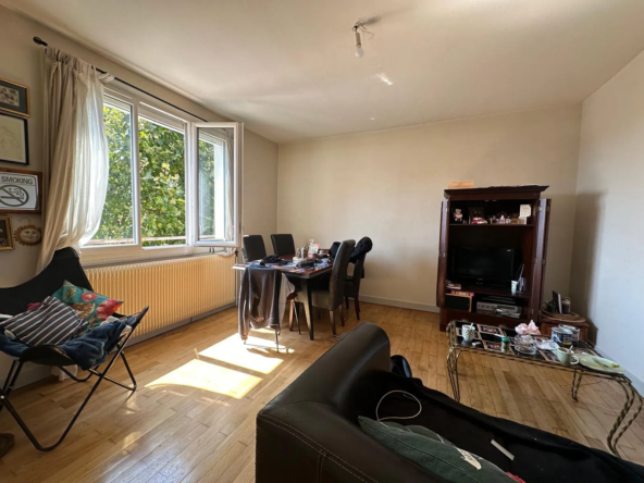 Appartement T3 de 74 m² à vendre avec garage, idéal pour investisseurs