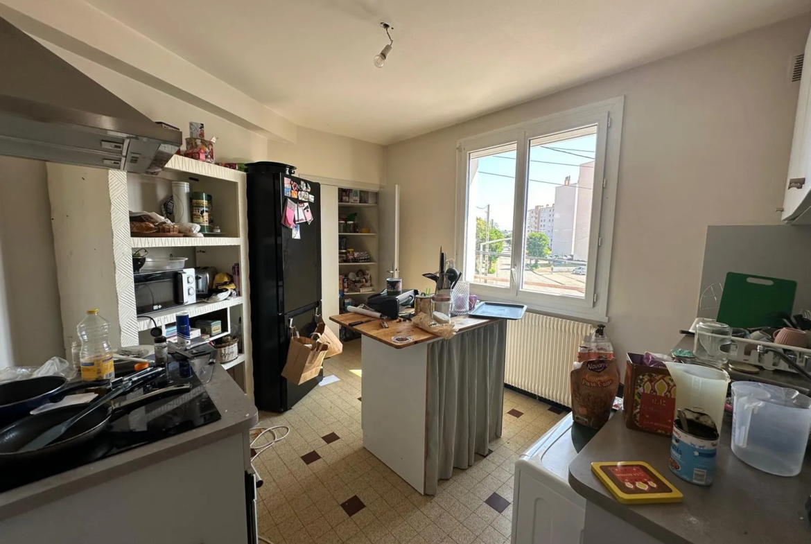 Appartement T3 de 74 m² à vendre avec garage, idéal pour investisseurs 