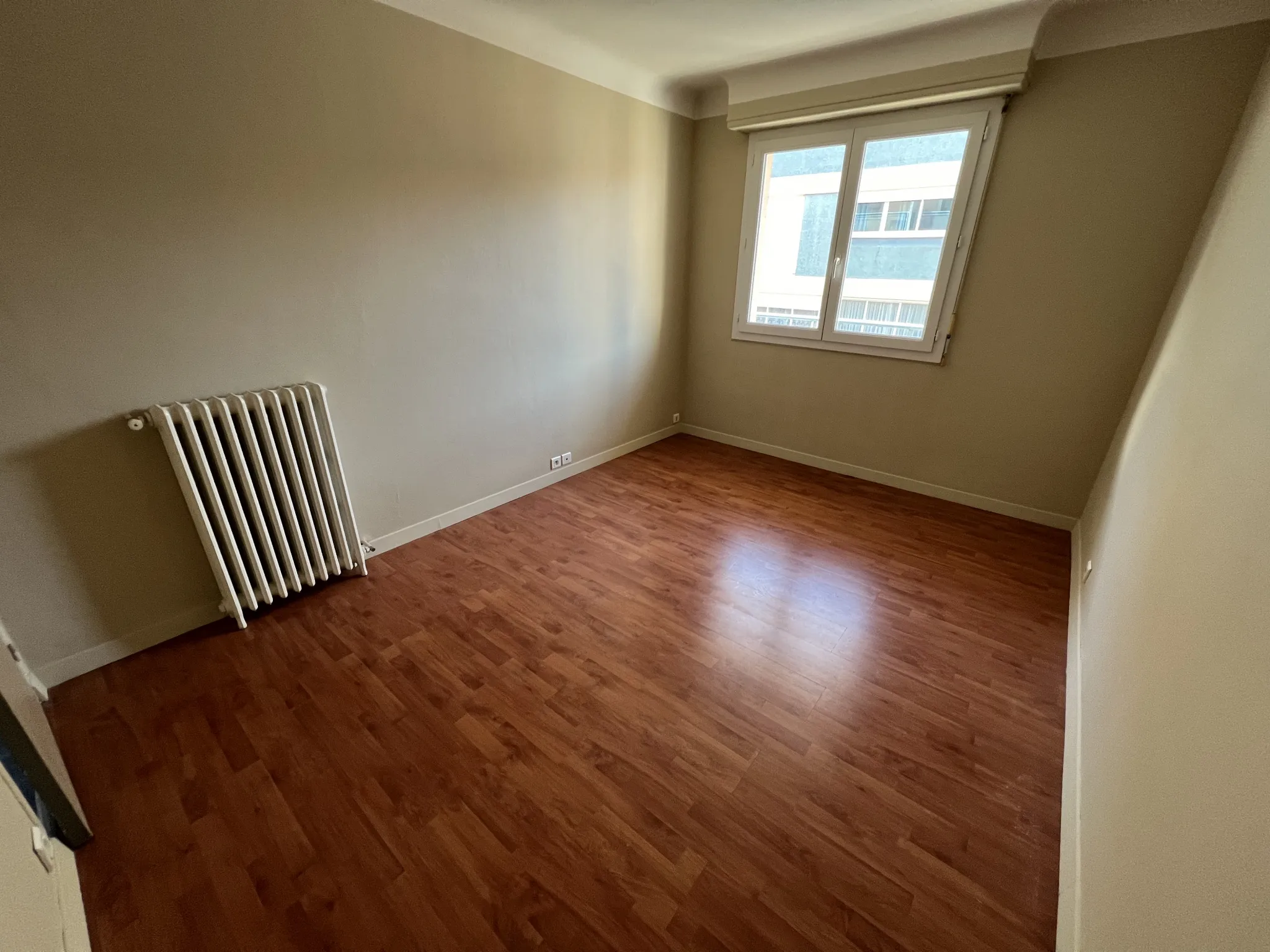 À vendre T3 de 54 m² avec balcon et garage à Pau 