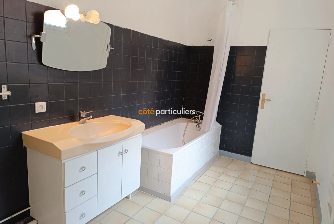 APPARTEMENT AUTHENTIQUE À VENDRE AU COEUR DE TOURS 