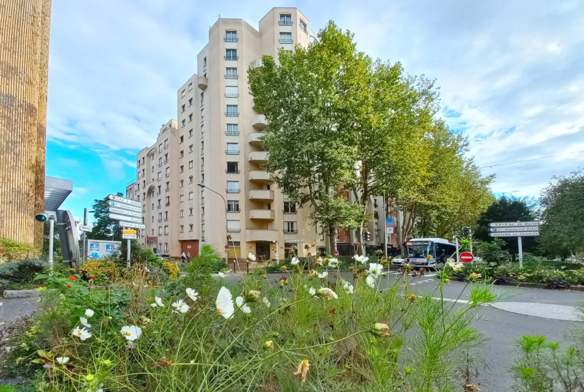 Vente Studio Lumineux à Créteil avec Parking et Cave 