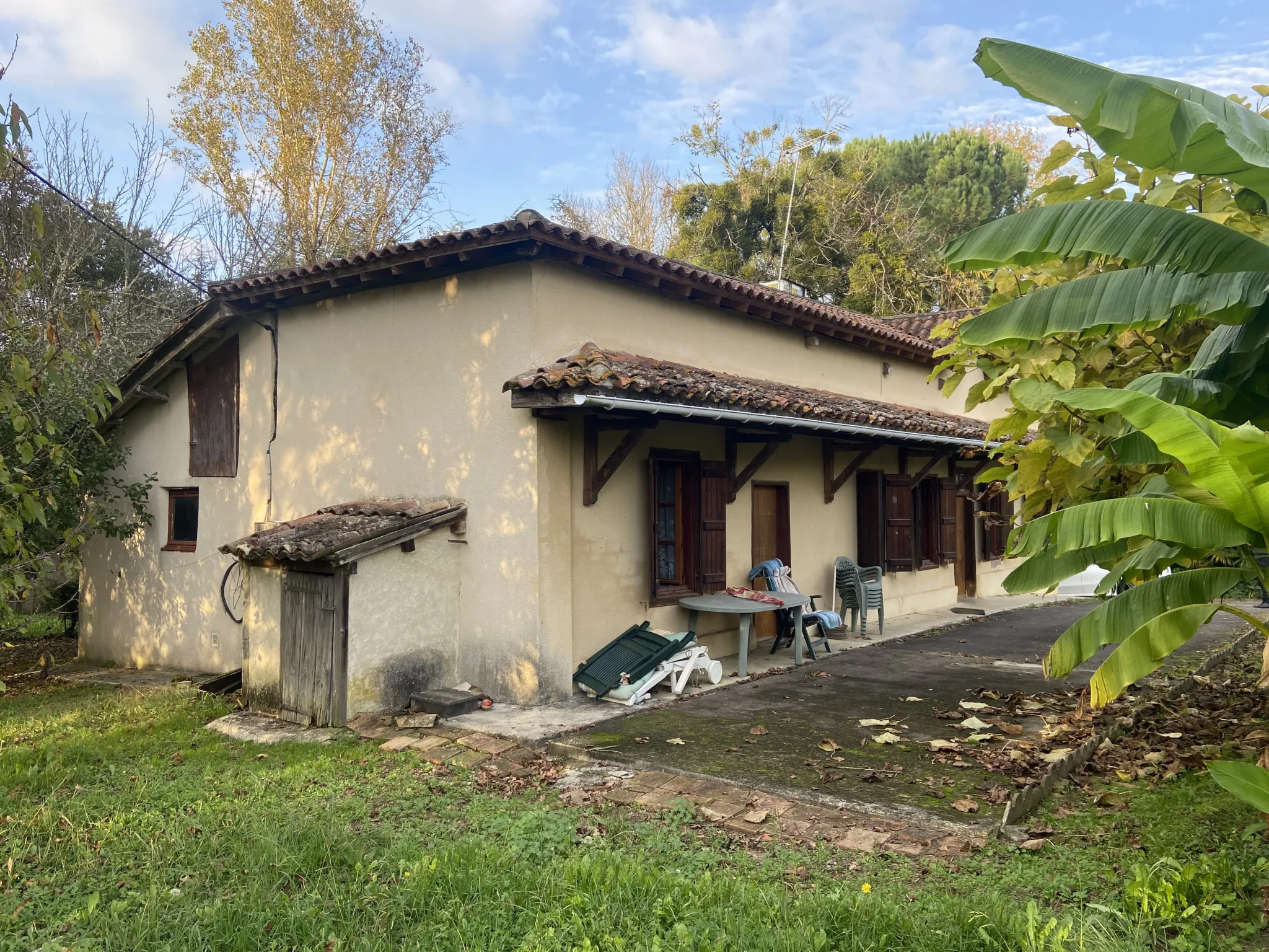 Maison de campagne avec piscine à restaurer proche d'Eauze 