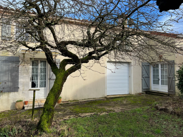 Maison en pierres à rénover à La Chapelle Thémer