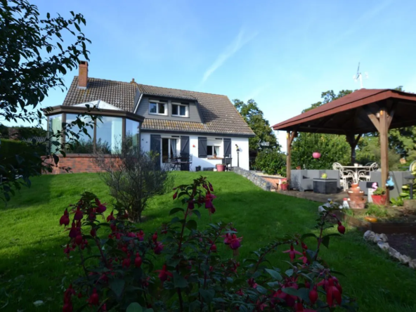 Pavillon Traditionnel avec 5 Chambres à Cany-Barville