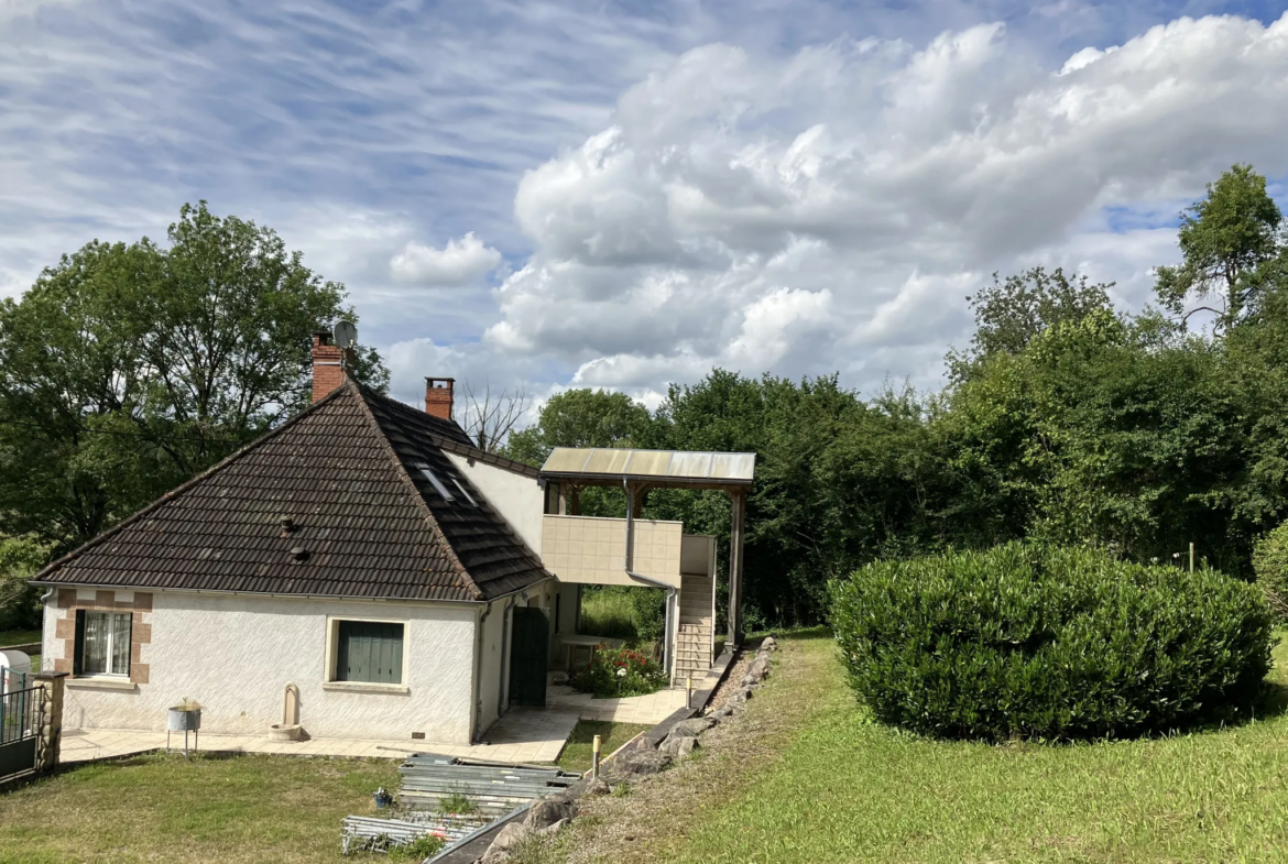 Charmante longère au bord de la Nièvre à Dompierre 