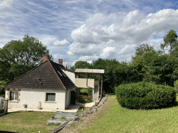 Charmante longère au bord de la Nièvre à Dompierre