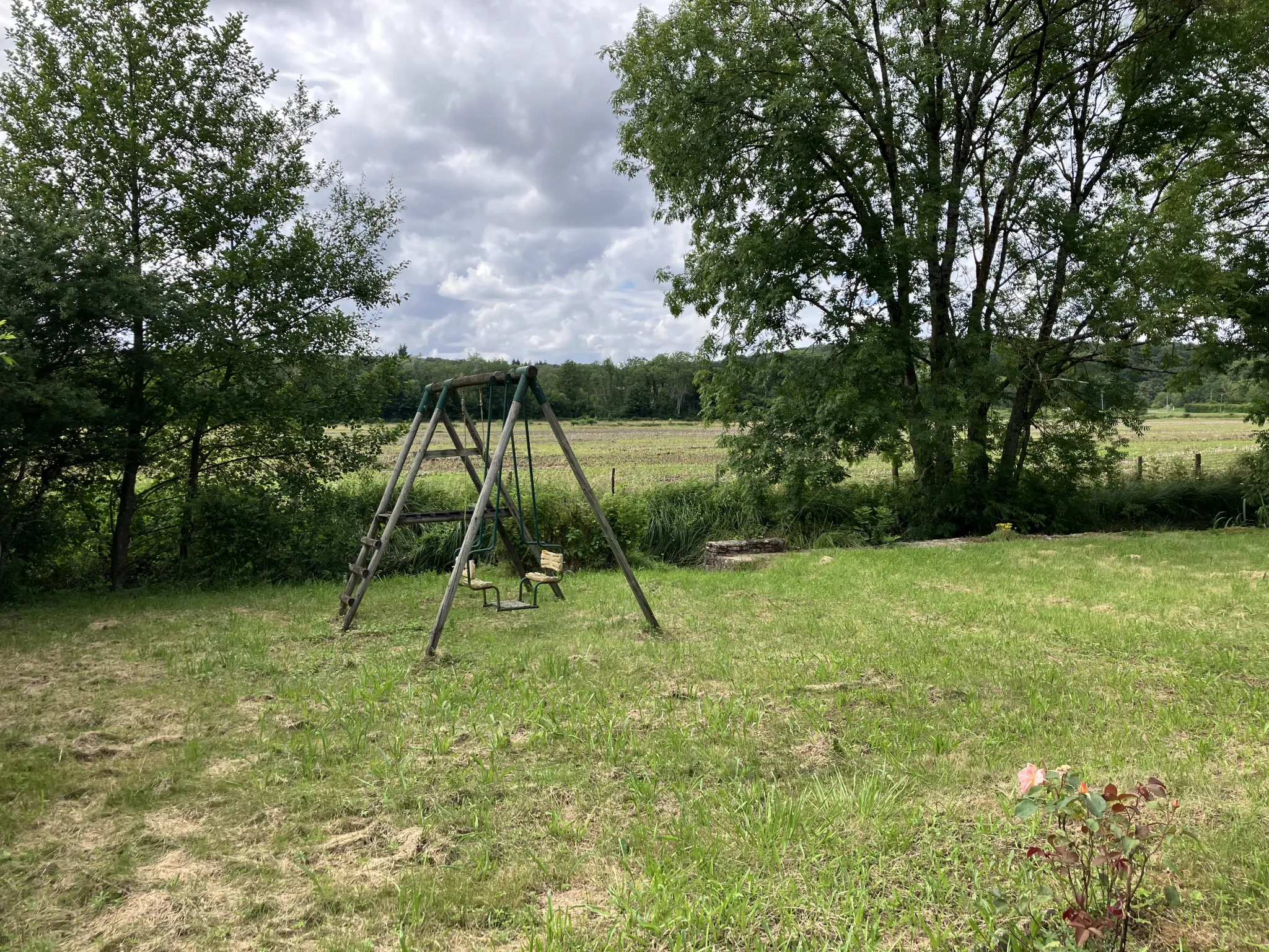 Charmante longère au bord de la Nièvre à Dompierre 