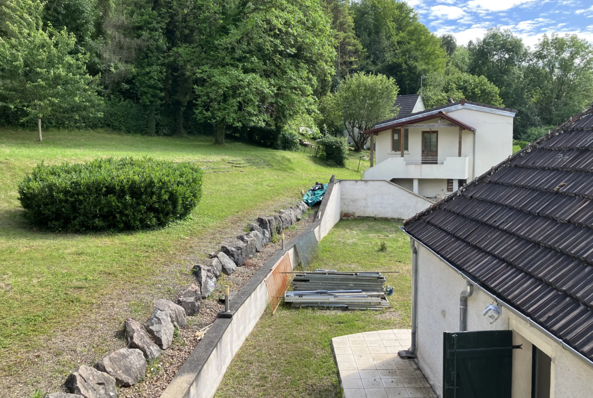 Charmante longère au bord de la Nièvre à Dompierre 