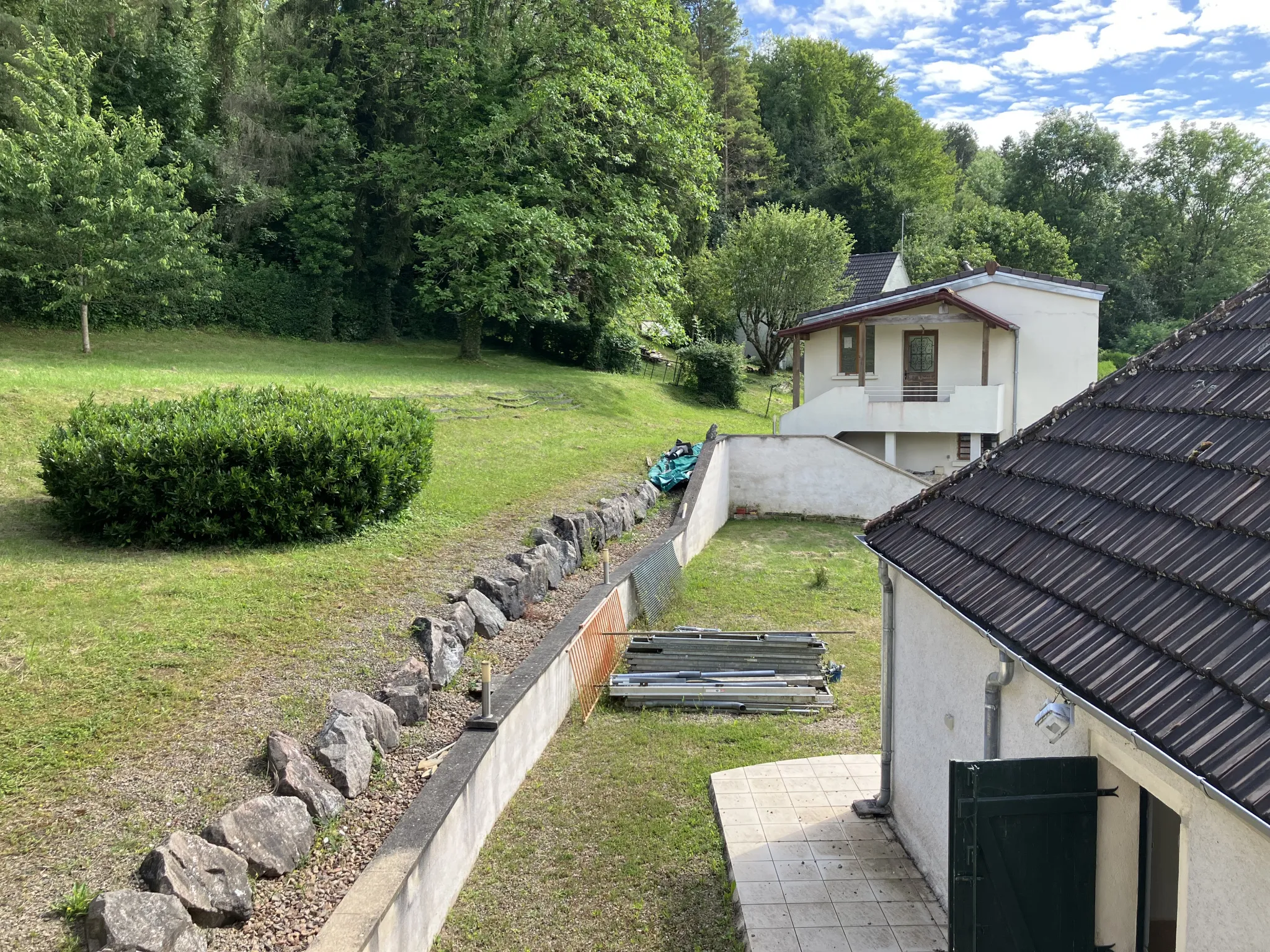 Charmante longère au bord de la Nièvre à Dompierre 