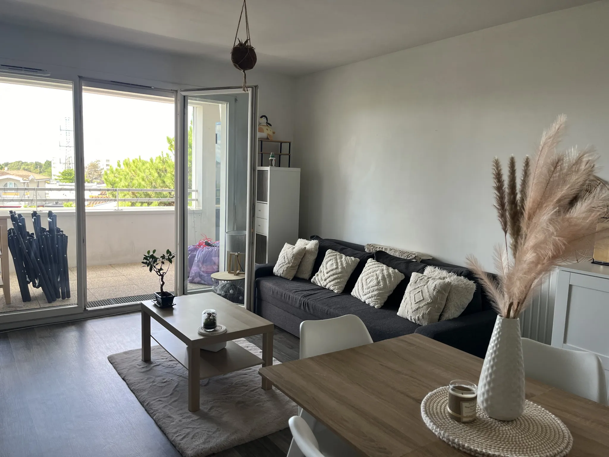 Appartement trois pièces avec terrasse et parking à Cenon 