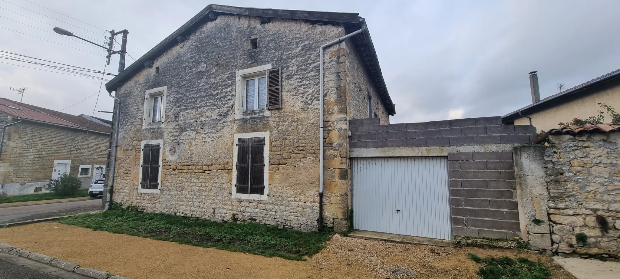 Maison spacieuse de 148 m² à Stenay, 5 pièces, 4 chambres 