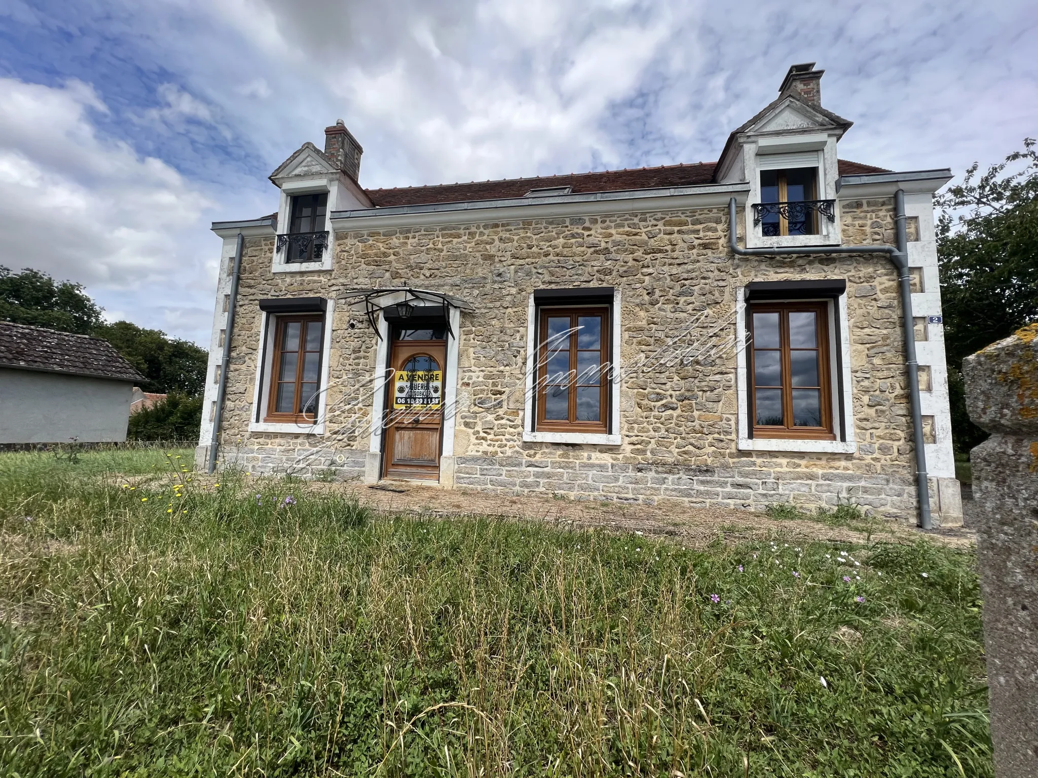 Charmante maison ancienne à rénover à Germigny l'Exempt 