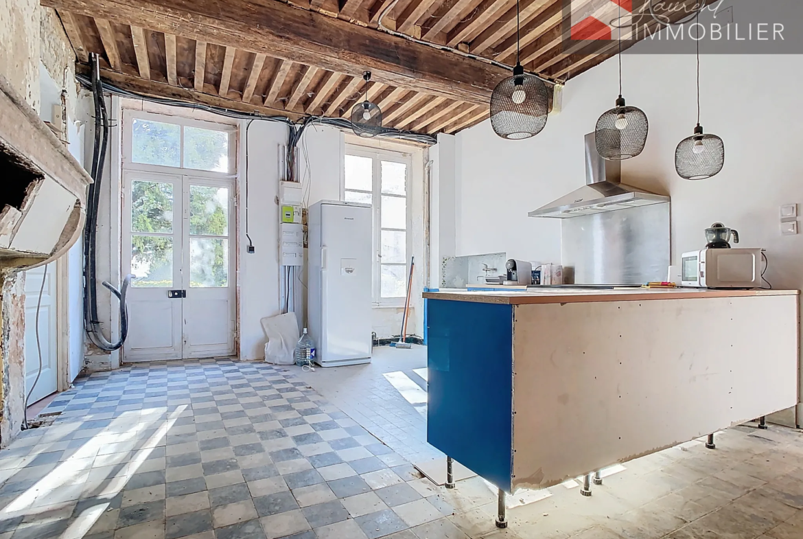 À Cuisery, maison bourgeoise à vendre avec jardin 