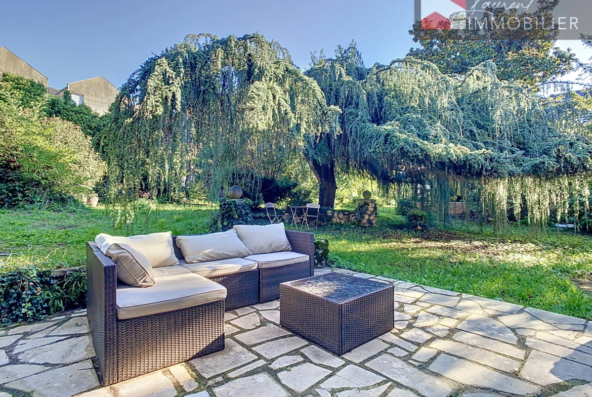 À Cuisery, maison bourgeoise à vendre avec jardin 