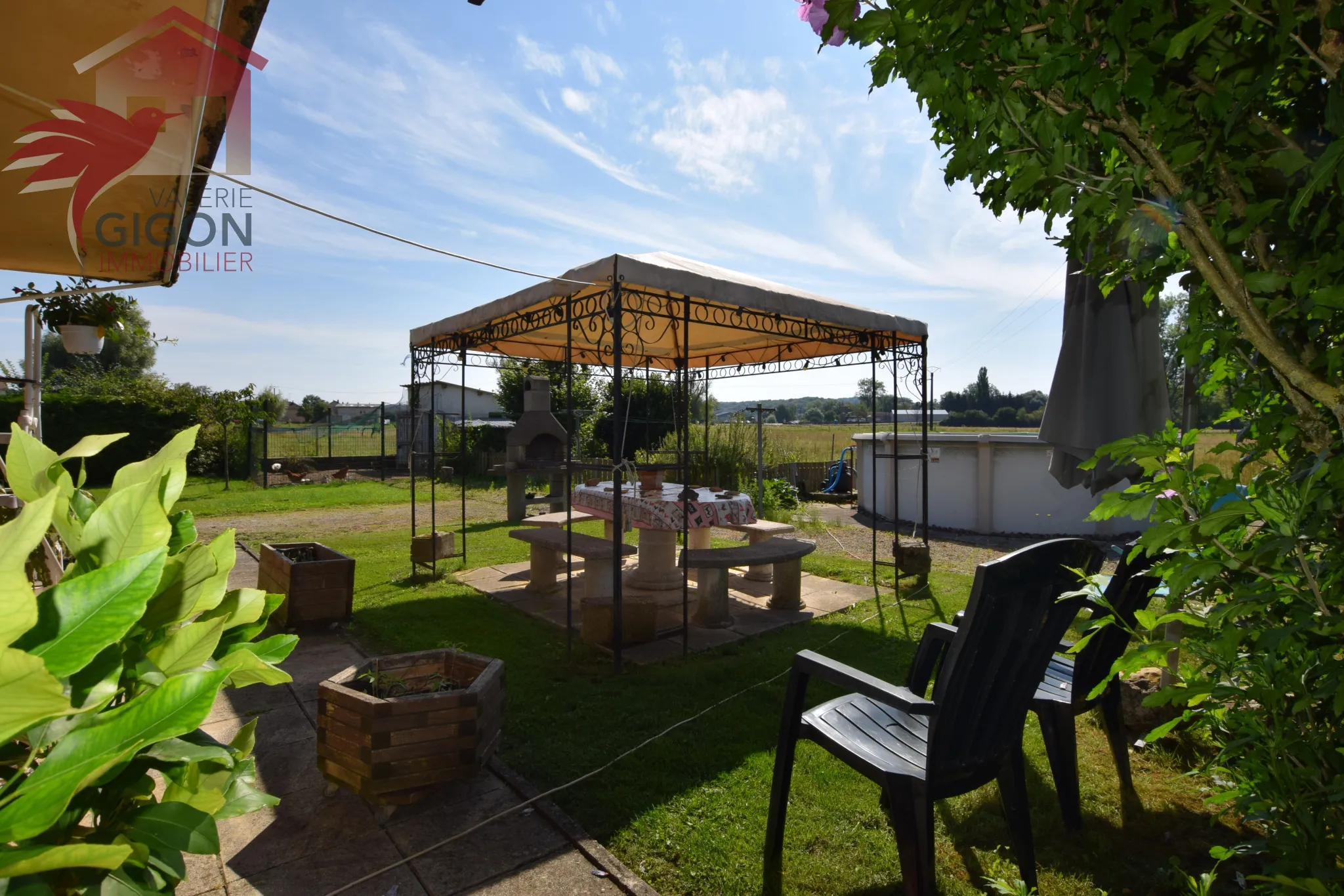 Belle maison fonctionnelle à Brognard avec piscine et garage 