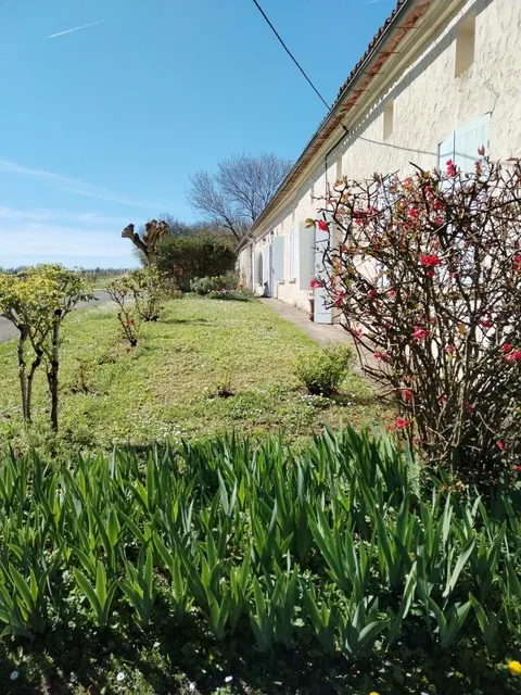 Longère avec dépendances à St Vincent de Pertignas 