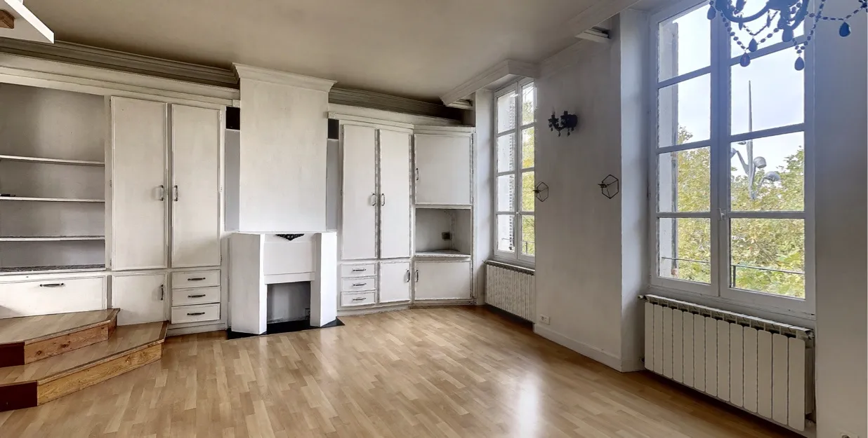 Appartement rénové de 55 m² à vendre à Avignon, vue sur le Palais des Papes 