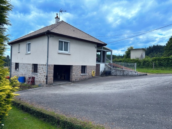 Maison à Ussel en Corrèze avec 3 Chambres et Terrain de 2416 m²