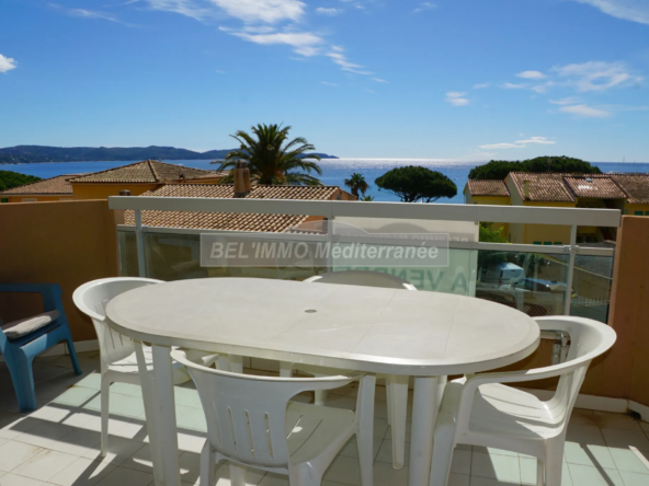 F2 avec Terrasse et Vue Mer à Cavalaire-sur-Mer