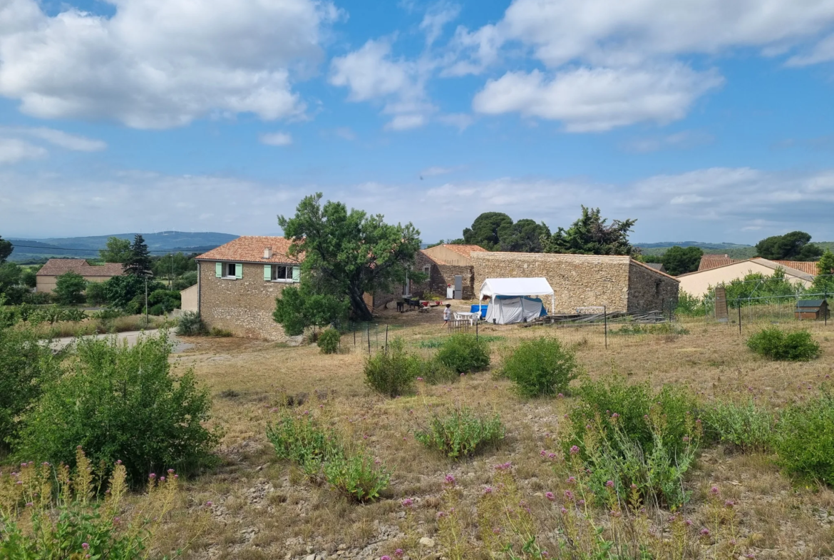 Maison vigneronne rénovée avec grande remise et garage à Bize Minervois 