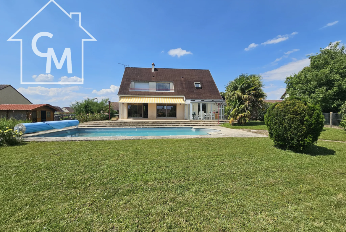 Charmante maison 129 m² avec piscine à Cormeray 