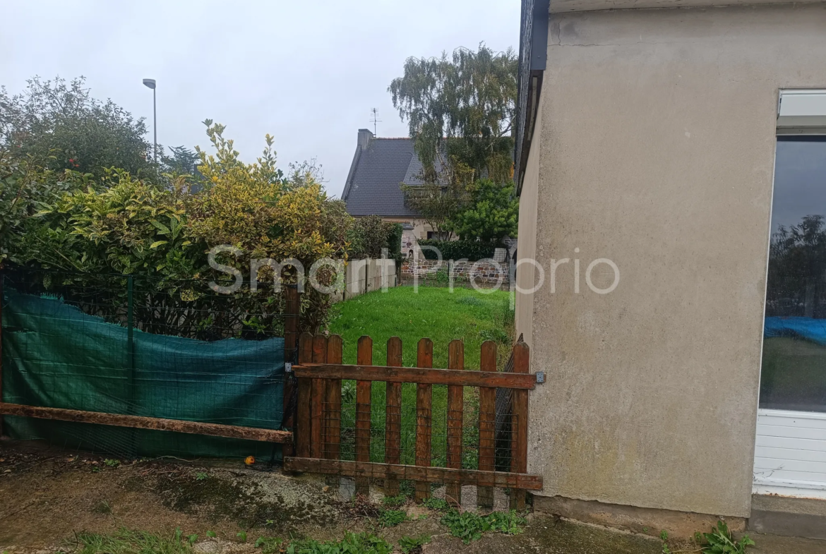 Maison à vendre au centre bourg de Henanbihen avec jardin 