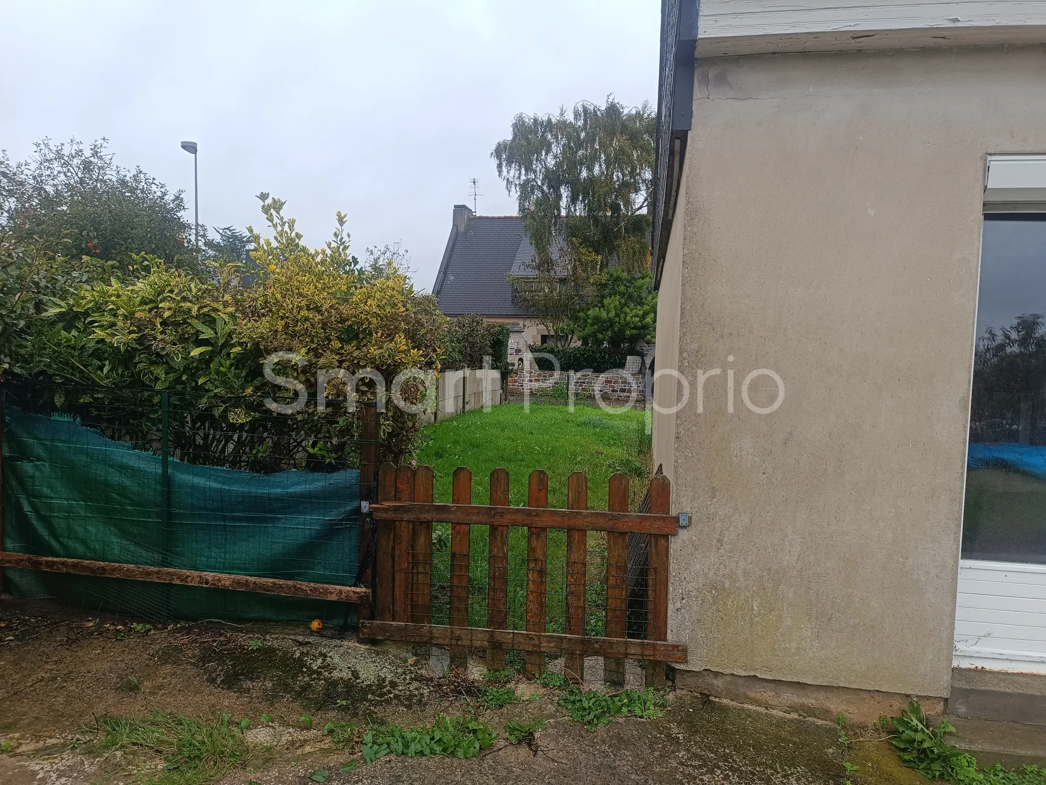 Maison à vendre au centre bourg de Henanbihen avec jardin 