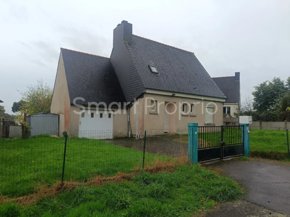 Maison à vendre au centre bourg de Henanbihen avec jardin