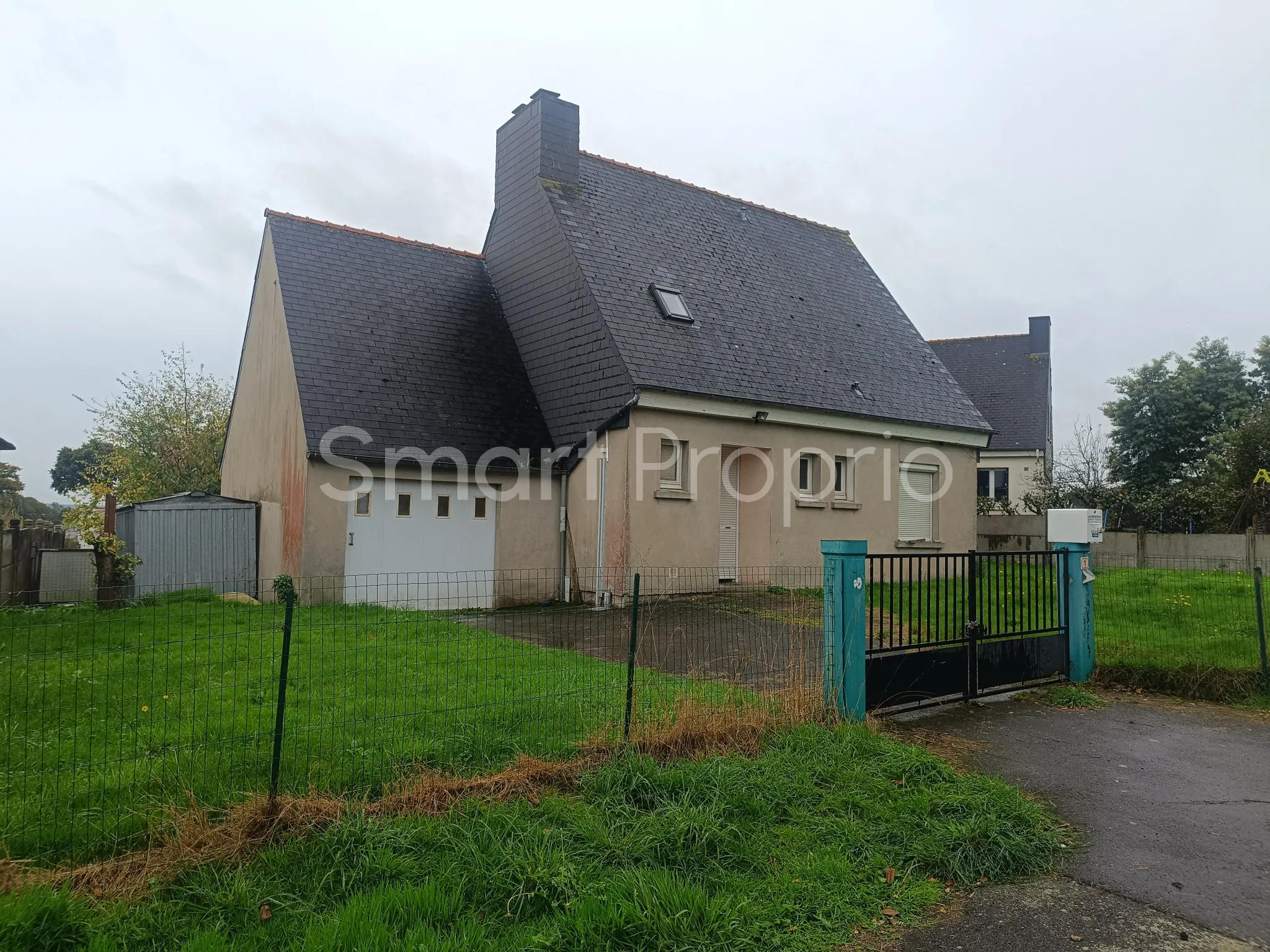 Maison à vendre au centre bourg de Henanbihen avec jardin 