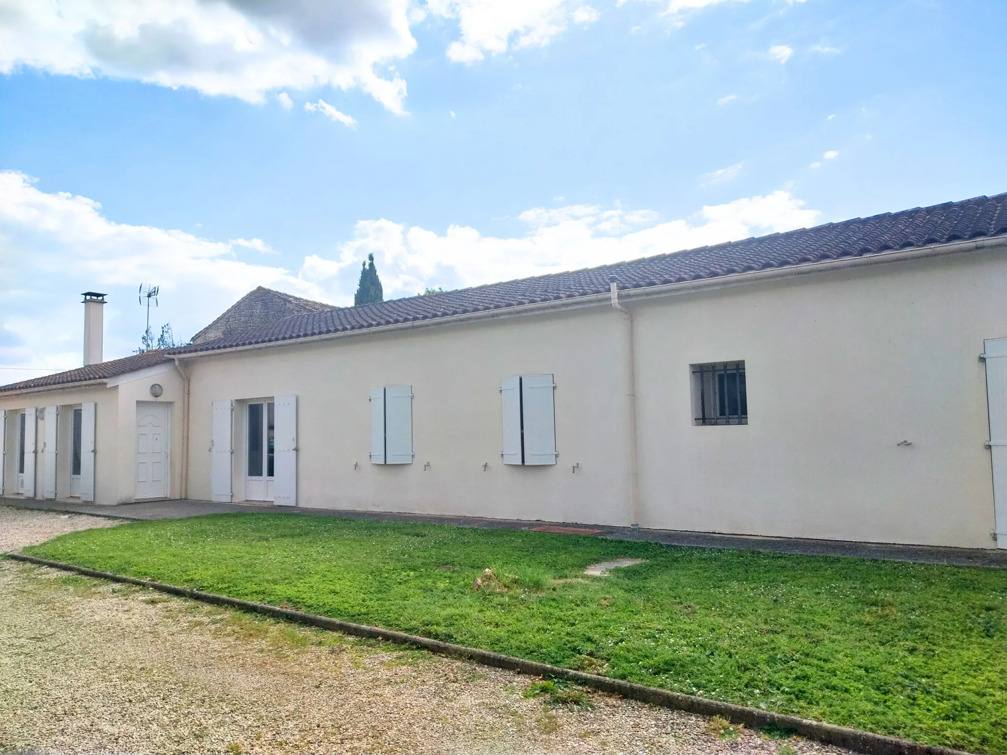 Charmante maison de plain-pied à Bourg-Charente à vendre 