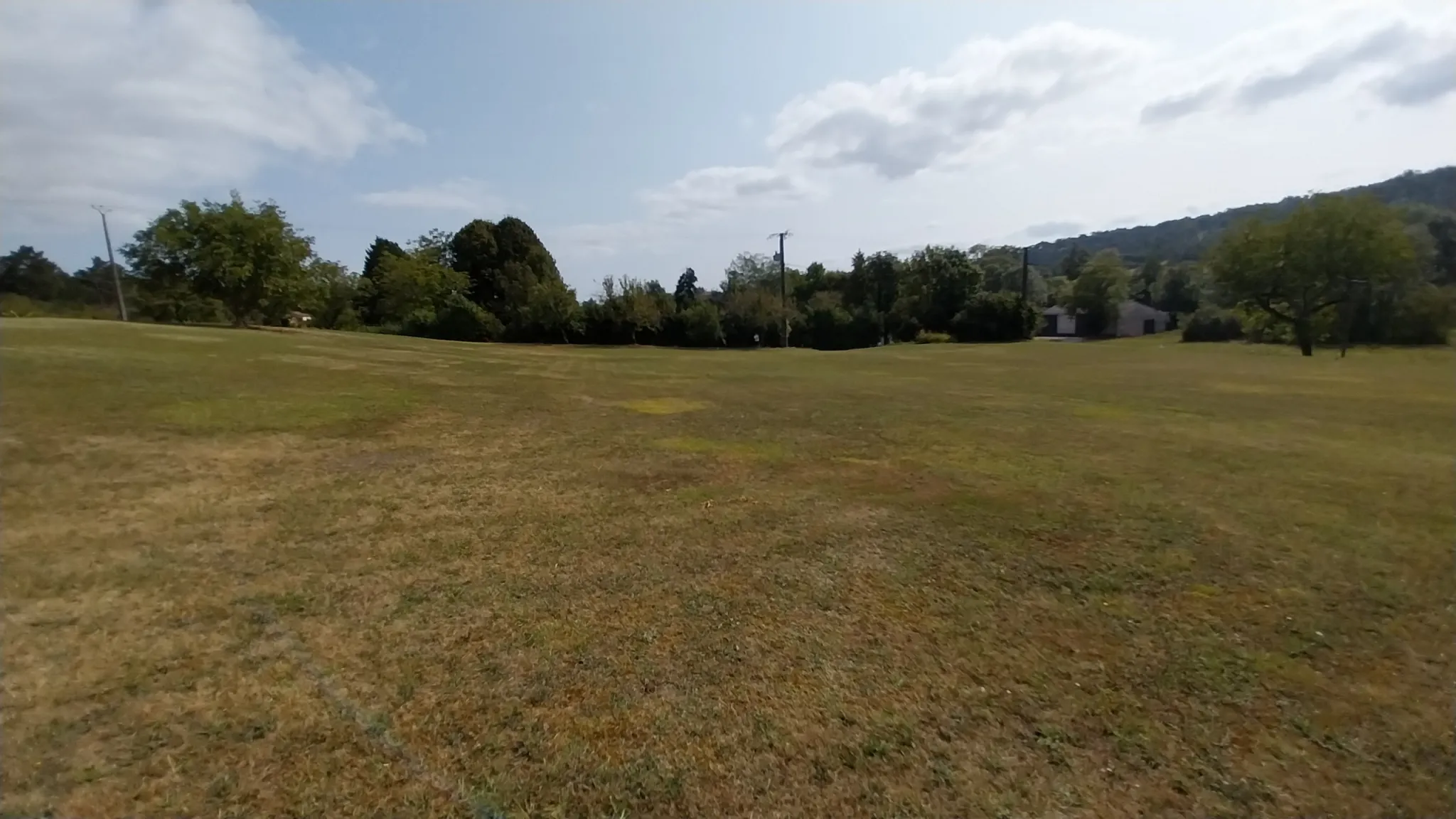 Terrain constructible 1400 m² à Château-l'Évêque - Vue Sud 