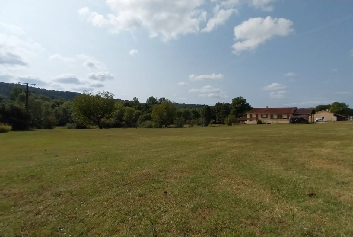 Terrain constructible 1400 m² à Château-l'Évêque - Vue Sud 