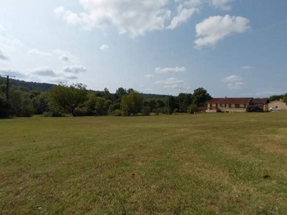 Terrain constructible 1400 m² à Château-l'Évêque - Vue Sud