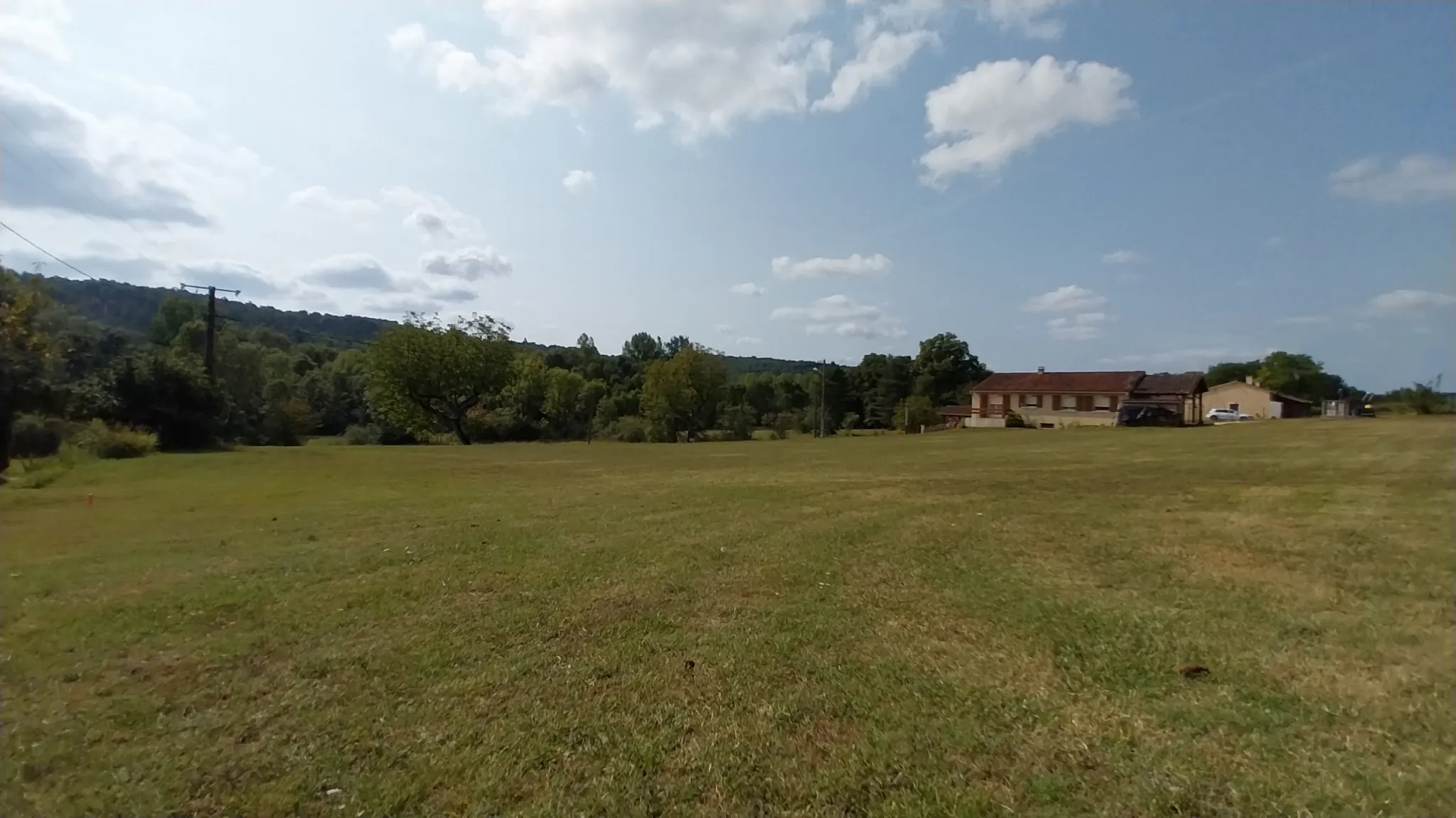 Terrain constructible 1400 m² à Château-l'Évêque - Vue Sud 