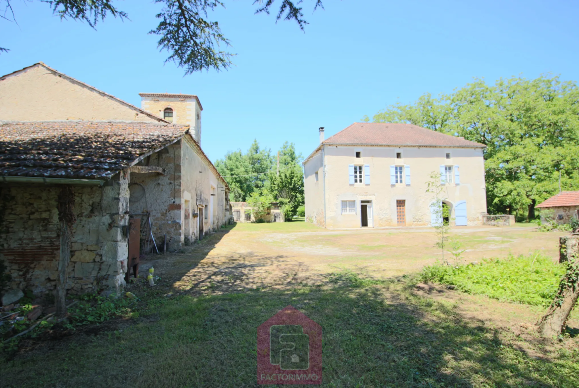 Propriété en pierre à Puy l'Évêque, 7 Ha, 6 chambres 