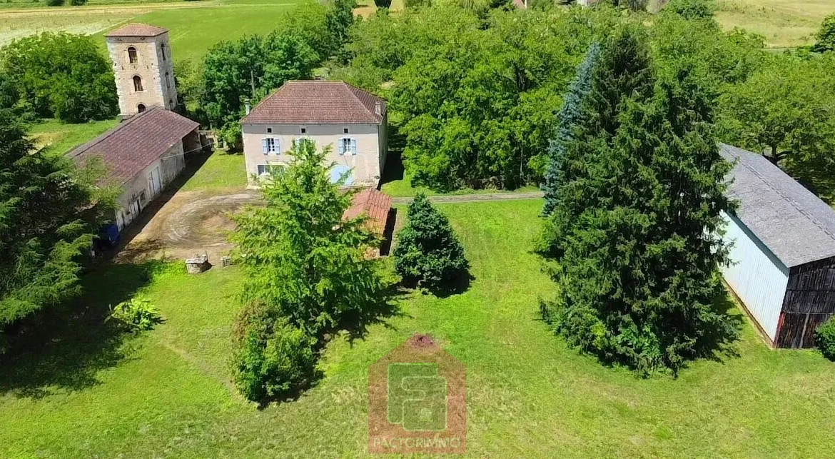 Propriété en pierre à Puy l'Évêque, 7 Ha, 6 chambres 