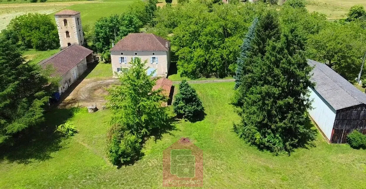 Propriété en pierre à Puy l'Évêque, 7 Ha, 6 chambres 