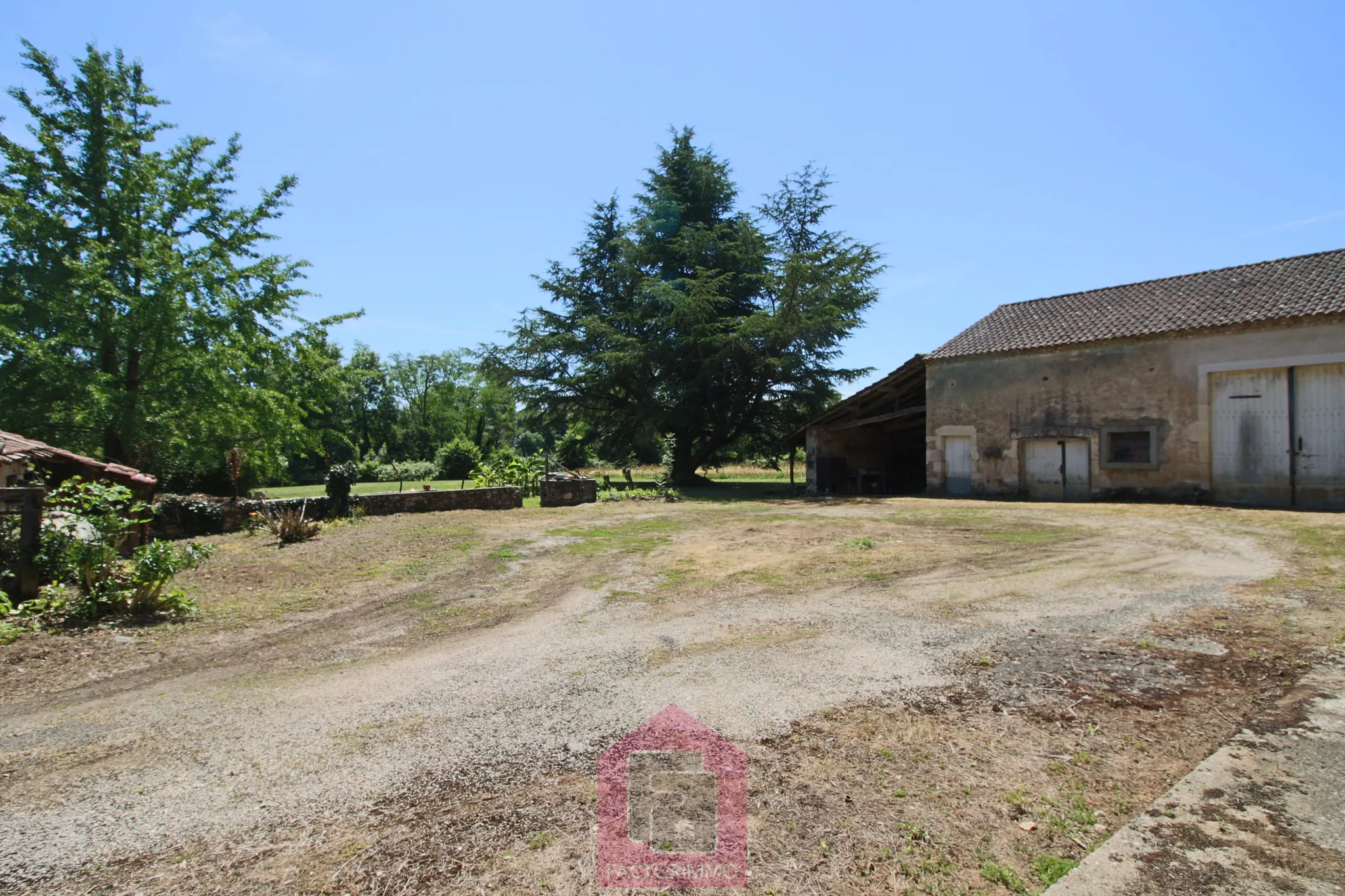 Propriété en pierre à Puy l'Évêque, 7 Ha, 6 chambres 