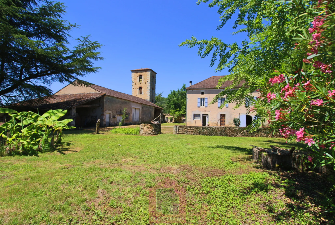 Propriété en pierre à Puy l'Évêque, 7 Ha, 6 chambres 