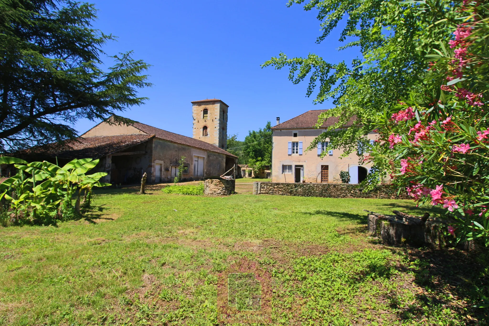 Propriété en pierre à Puy l'Évêque, 7 Ha, 6 chambres 