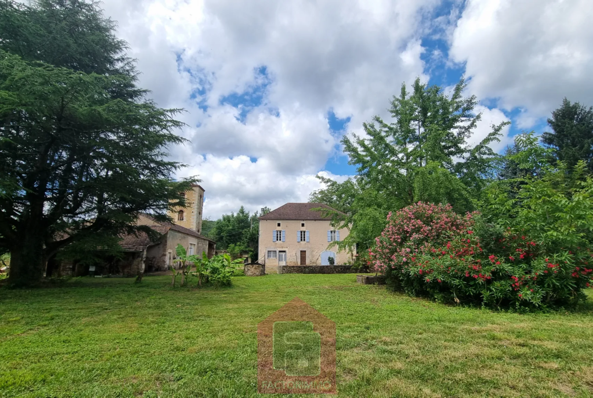 Propriété en pierre à Puy l'Évêque, 7 Ha, 6 chambres 