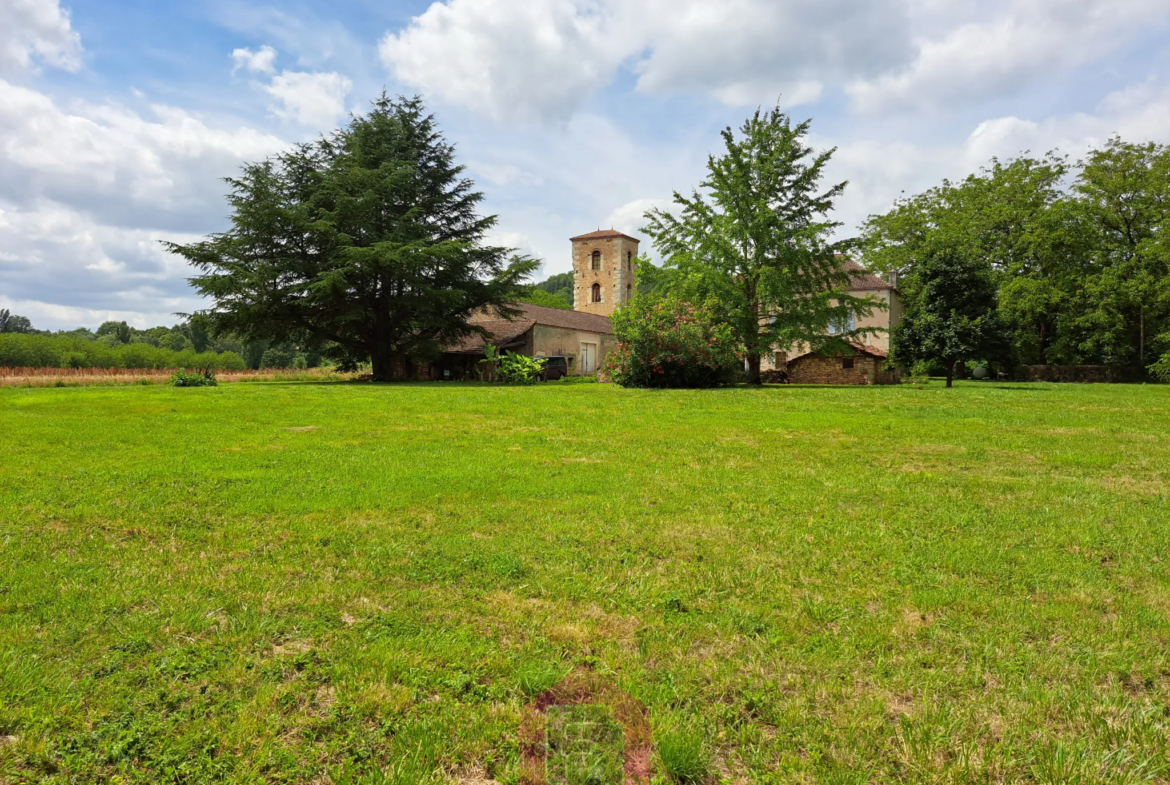 Propriété en pierre à Puy l'Évêque, 7 Ha, 6 chambres 