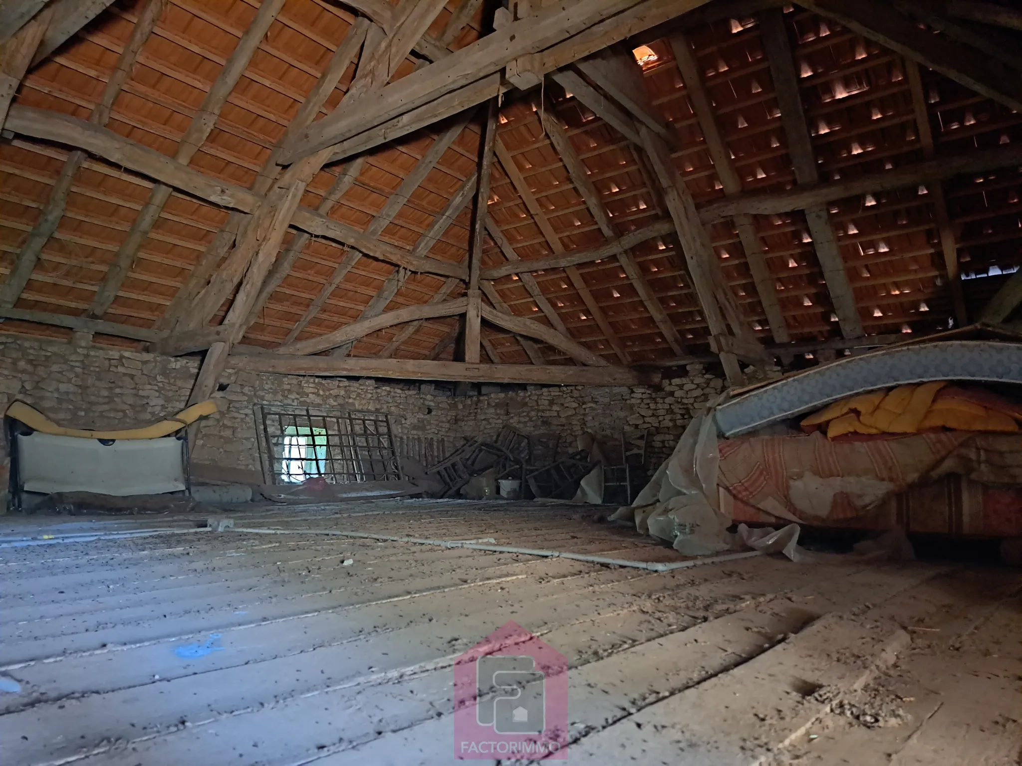 Propriété en pierre à Puy l'Évêque, 7 Ha, 6 chambres 