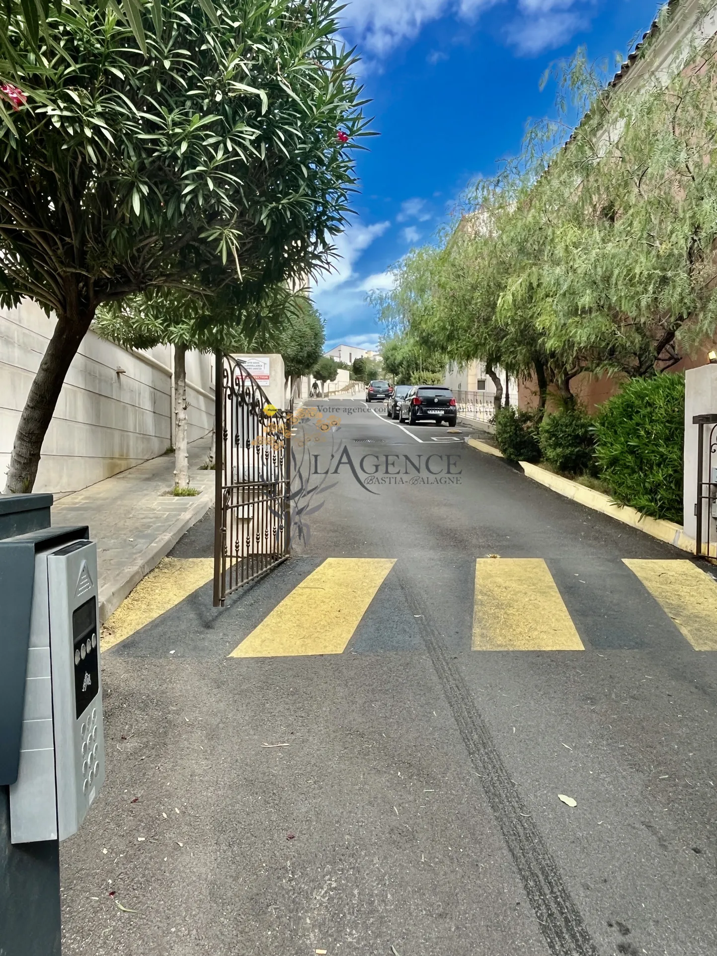 Appartement T2 avec garage au centre de L'Île-Rousse 