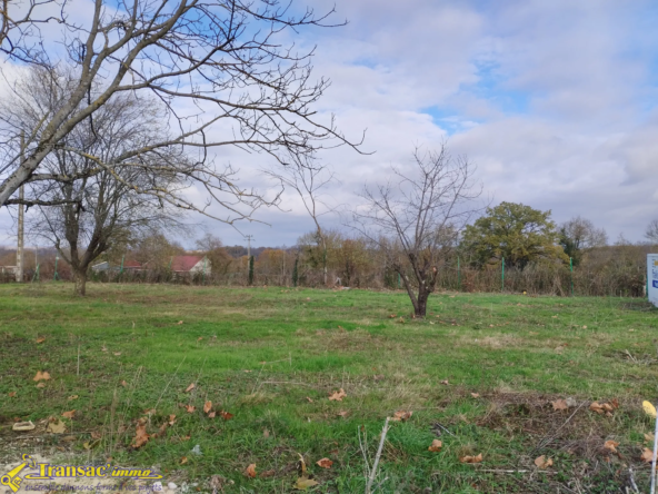 À Culhat, terrain constructible de 824 m² entièrement viabilisé (Lot No2)