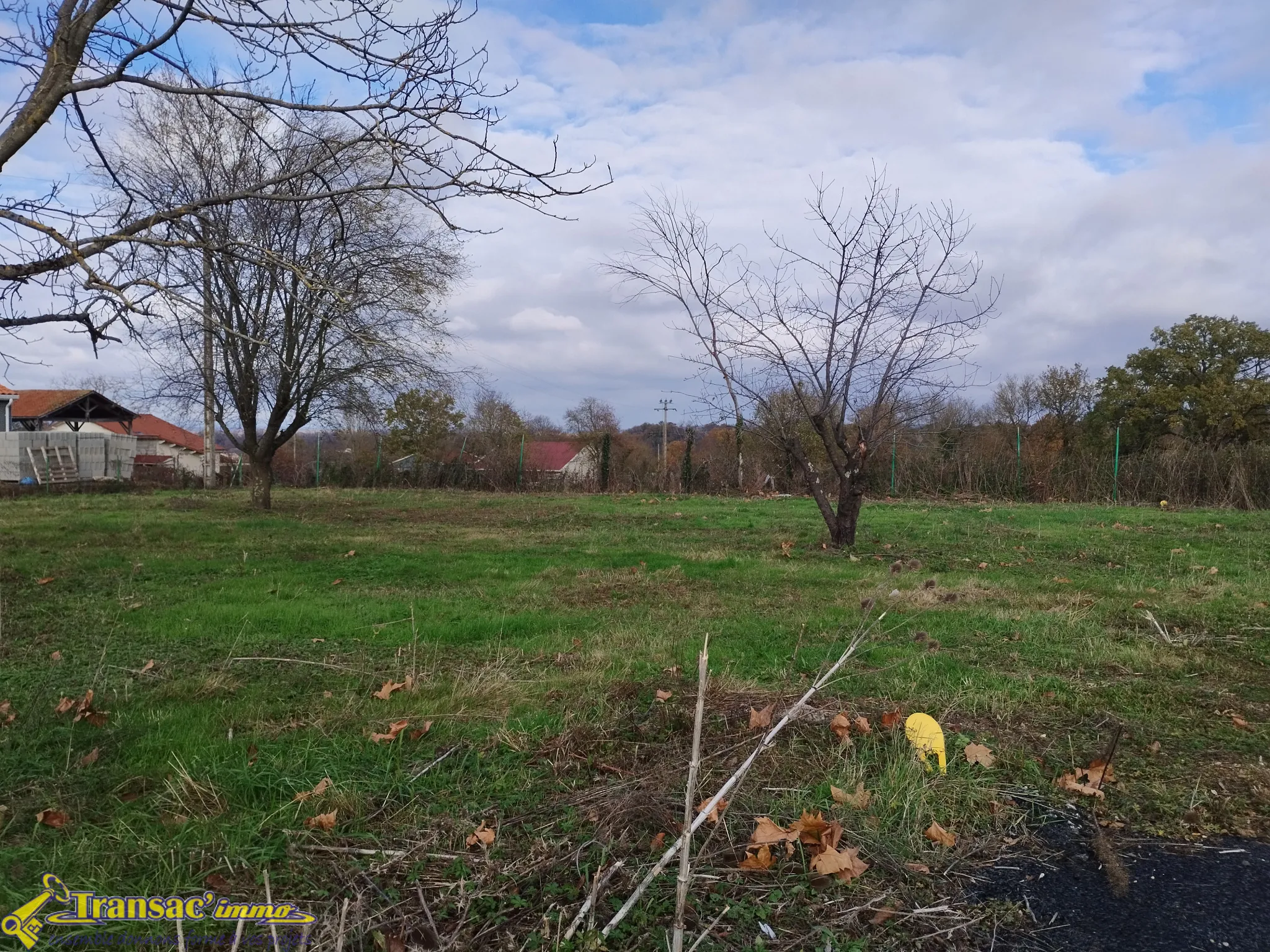 À Culhat, terrain constructible de 824 m² entièrement viabilisé (Lot No2) 