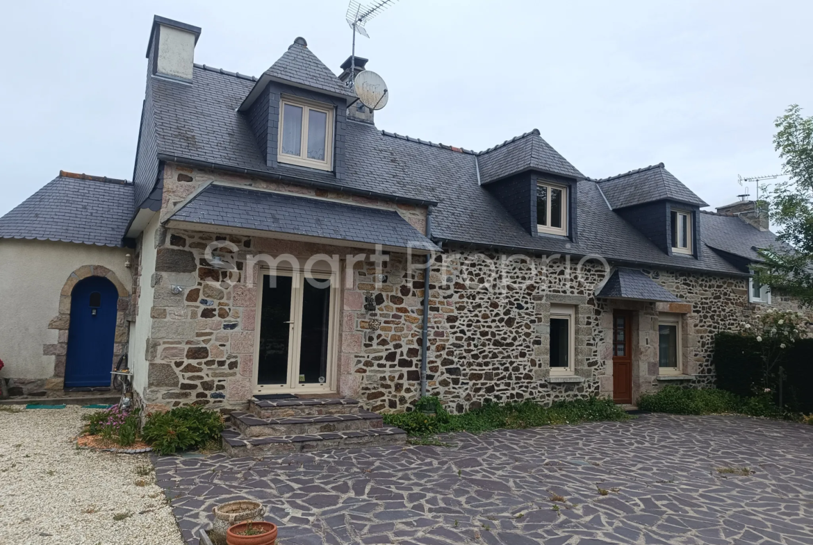 Longère en Pierre à Pleboulle - 4 Chambres et Terrain de 5102 m² 