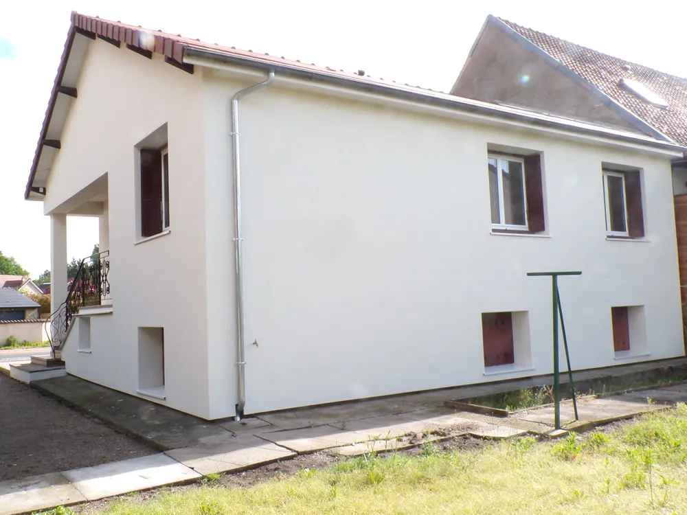 Maison Mitoyenne en Parfait État à Creuzier le Vieux 