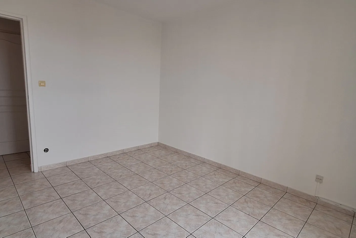 Appartement Spacieux à Toulon La Rode - 100 m² avec Vue Mer 